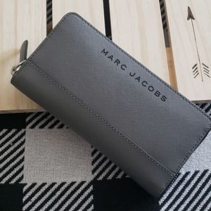 NWT Marc Jacobs Zip wallet